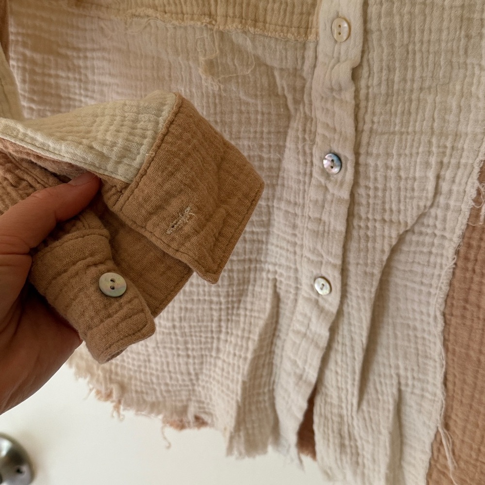 Colorblock Gauze Muslin Button-Up Shirt - Picture 5 of 6